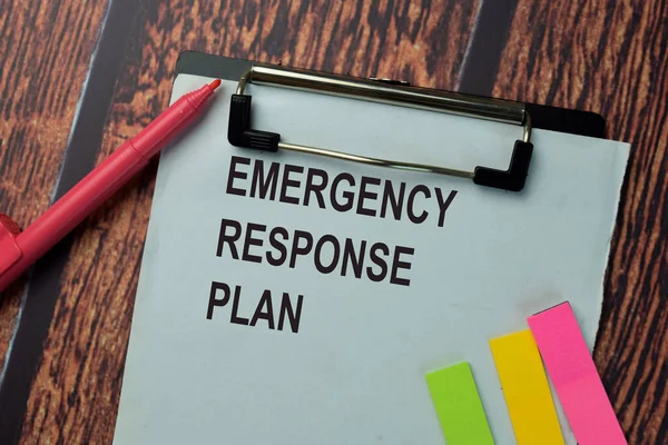 Emergency Response Plan Schrijven Een Papierwerk Geïsoleerd Kantoor — Stockfoto