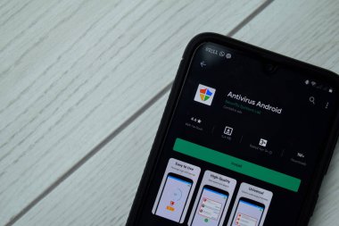 Antivirüs Android dev uygulaması Smartphone ekranında. AntiVirüs Android, Güvenlik Sistemleri Laboratuvarı tarafından geliştirilen ücretsiz bir web tarayıcısıdır. BEKASI, BATI JAVA, İNDONEZYA. 3 Ekim 2020