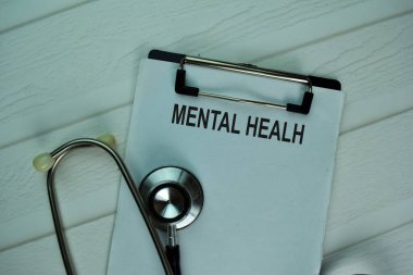 Akıl Sağlığı Ofis masasındaki izole bir evrakta yazıyor..