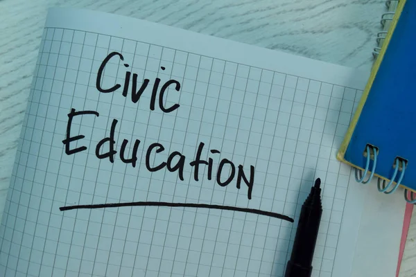 公民教育写在写字台上的一本书上 — 图库照片