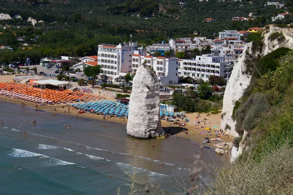 Vieste en ünlü plaj var. Nerede onlar Vieste kasaba inşa uçurum duran beyaz kalker, büyük monolith Pizzomunno, adından alır.