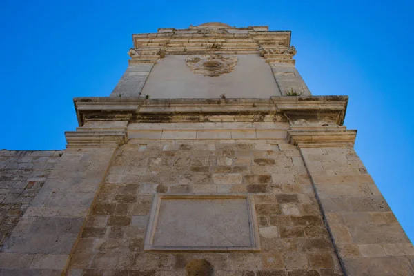 Santa Maria Assunta kilise katedral Vieste ve Manfredonia-Vieste-San Giovanni Rotondo Başpiskoposluğunu Co Katedrali var. 1981 yılında o Papa John Paul II tarafından küçük bazilika ünvanı verildi.