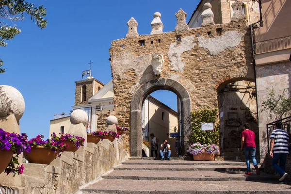 Agropoli, parel van Cilento, uitzicht op het middeleeuwse kasteel — Stockfoto