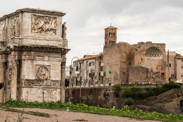 Coliseu e Arco de Constantino, a grande beleza de Roma — Fotografia de Stock