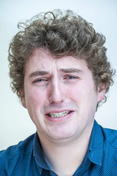 Retrato Joven Triste Llorando Rizado Hombre Sobre Fondo Blanco —  Fotos de Stock