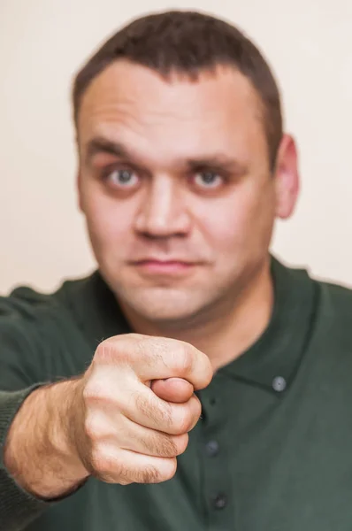 Человеческое Лицо Отличаться Сильными Выражениями Эмоциями Мужчина Показывает Знак Руки — стоковое фото