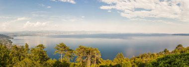 Panorama Norhtern Hırvatistan Adriyatik Denizi koyda yukarıda. Istria Adriyatik Denizi'nde en büyük yarımadadır.