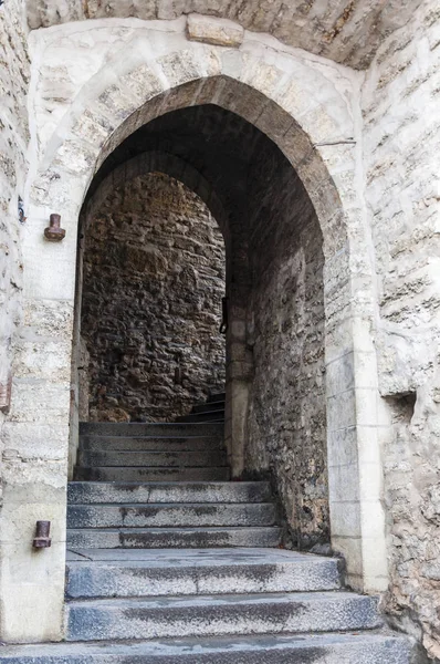 Arco Pedra Medieval Com Corredor Escadas Tallinn Estónia — Fotografia de Stock