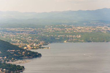 Lovran Opatija ve Rijeka, Doğu Sahil Istria, Kuzey Hırvatistan Istria dağlardan Panorama görünüm.