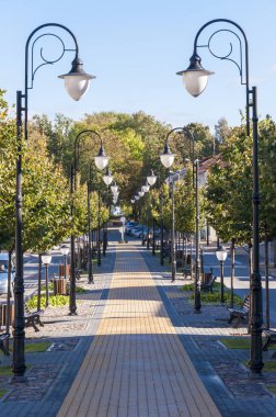 Ukmerge, Litvanya - 23 Ekim 2013: Park sokak perspektif görünüm Ukmerge Litvanya