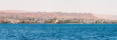 Eilat, İsrail - 15 Mayıs 2012: Deniz manzarası görünümünden Kızıldeniz Eilat şehir, İsrail Güney resort
