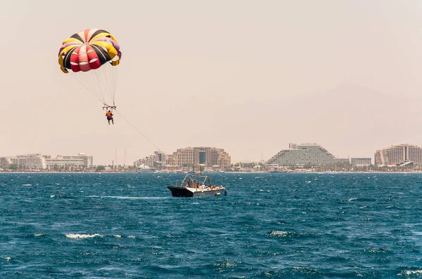 Eilat Israel May 2012 Parasailing Recreational Kiting Activity Person Towed — Stock Photo, Image
