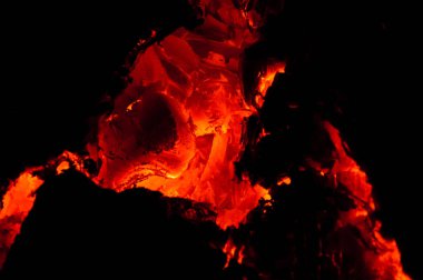 Sıcak şömine odun ve kömürlerin yanma yaşamak