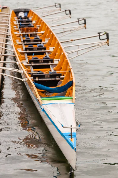 Bir kürek teknesi rekabet kürek Sporda kullanılan bir sekiz Close-up. Bu teknenin süpürme kürek ile itmek, sekiz rowers için tasarlanmıştır ve bir dümenci veya cox tarafından yönlendirilen.