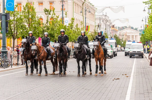 Vilnius Lituania Julio 2013 Fuerzas Policiales Armadas Montadas Comienzo Del — Foto de Stock