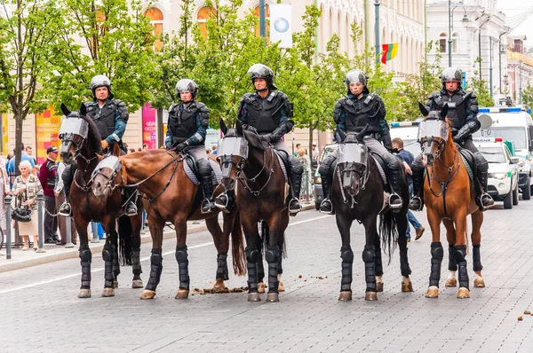 Vilnius Lituania Julio 2013 Fuerzas Policiales Armadas Montadas Comienzo Del — Foto de Stock