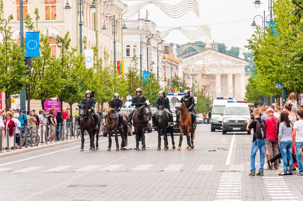 Vilnius Litva Července 2013 Ozbrojené Jízdní Policie Stojí Začátku Pride — Stock fotografie