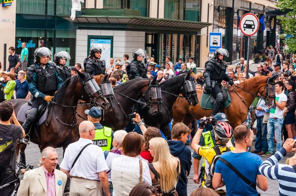 Vilnius Lituania Julio 2013 Fuerzas Policiales Armadas Montadas Comienzo Del — Foto de Stock