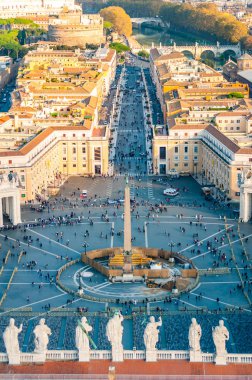 Vatikan, Rome, İtalya - 16 Kasım 2018: Yukarıdan ünlü St. Peter's Meydanı, Piazza San Pietro St. Peter's Bazilikası Vatikan şehri doğrudan önünde bulunan büyük bir plaza görünümdür