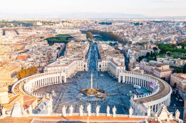 Vatikan, Rome, İtalya - 16 Kasım 2018: Yukarıdan ünlü St. Peter's Meydanı, Piazza San Pietro St. Peter's Bazilikası Vatikan şehri doğrudan önünde bulunan büyük bir plaza görünümdür