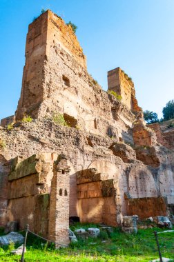 Roma, İtalya - 17 Kasım 2018: Santa Maria Antiqua bir Roma Katolik Marian Forum Romanum civarındaki kilise ve anıtsal erişim Palatine İmparatorluk sarayları için uzun bir süre