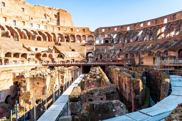 Roma Itália Novembro 2018 Turista Assistindo Famoso Coliseu Coliseu Também — Fotografia de Stock