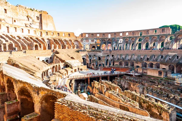 Roma Itália Novembro 2018 Turista Assistindo Famoso Coliseu Coliseu Também — Fotografia de Stock