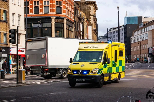 Londres Reino Unido Septiembre 2017 Una Ambulancia Emergencia Área Bethnal — Foto de Stock