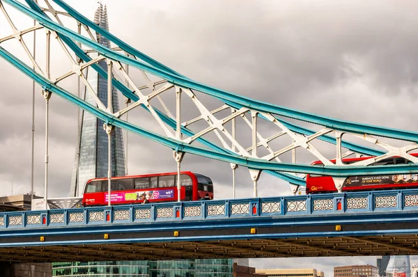 Londres Reino Unido Septiembre 2017 Autobuses Clásicos Rojos Londres Cruzando — Foto de Stock