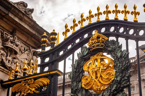 London Storbritannien September 2017 Kungafamiljens Gyllene Emblem Vid Porten Till — Stockfoto