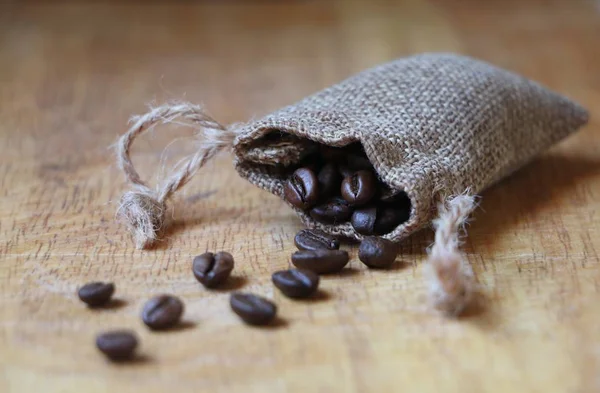 Granos Café Una Bolsa Lona Rústica — Foto de Stock