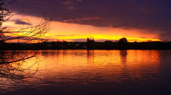 Flammende Wolken Frühen Morgen — Stockfoto