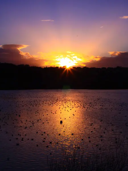 Starbust Enorme Horizonte Pôr Sol Com Belo Céu Nublado Perspectiva — Fotografia de Stock