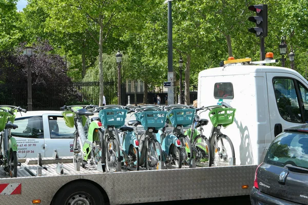 París Francia Junio 2020 Transporte Ecológico Camión Que Lleva Bicicletas —  Fotos de Stock