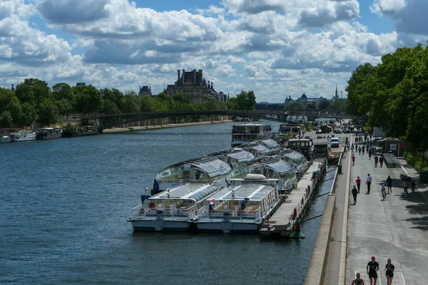 Paris Frankreich Juni 2020 Touristenboote Ankern Ufer Der Seine Orte — Stockfoto