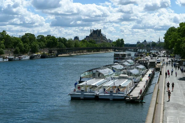 Paris Frankreich Juni 2020 Touristenboote Ankern Ufer Der Seine Orte — Stockfoto