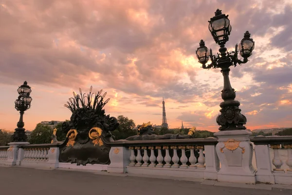 Paryż Francja Sierpnia 2020 Zachód Słońca Słynnym Moście Aleksandra Historyczne — Zdjęcie stockowe