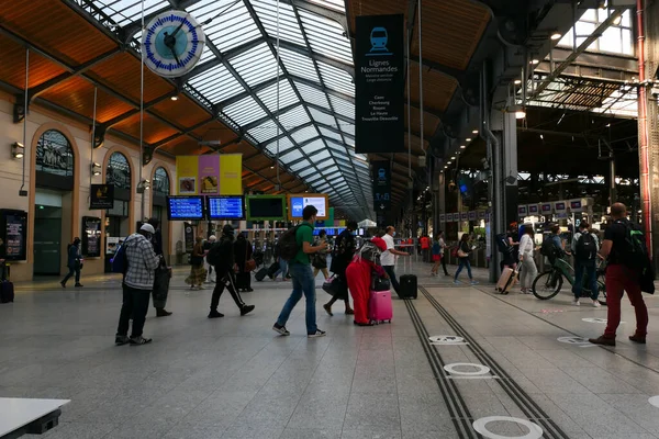 París Francia Septiembre 2020 Hall Entrada Estación Saint Lazare Área —  Fotos de Stock