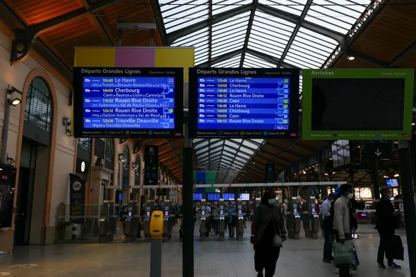 París Francia Septiembre 2020 Hall Entrada Estación Saint Lazare Área —  Fotos de Stock