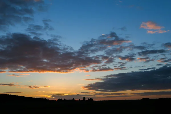 Toller Sonnenuntergang Auf Dem Land Cumulonimbus Und Sehr Farbenfrohe Schicht — Stockfoto