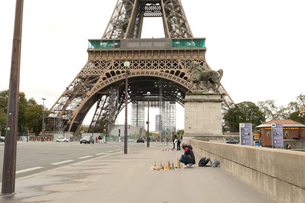 París Francia Octubre 2020 Torre Eiffel Lugar Popular Entre Los —  Fotos de Stock