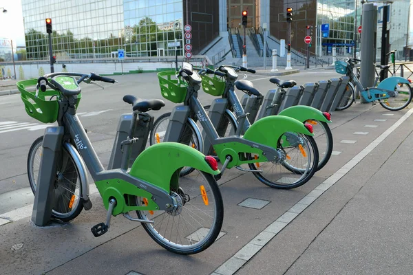 フランス 10月4日 2020年 Velibレンタルステーション 行電気アシスト自転車 汚染に対する生態学的代替 都市交通 — ストック写真