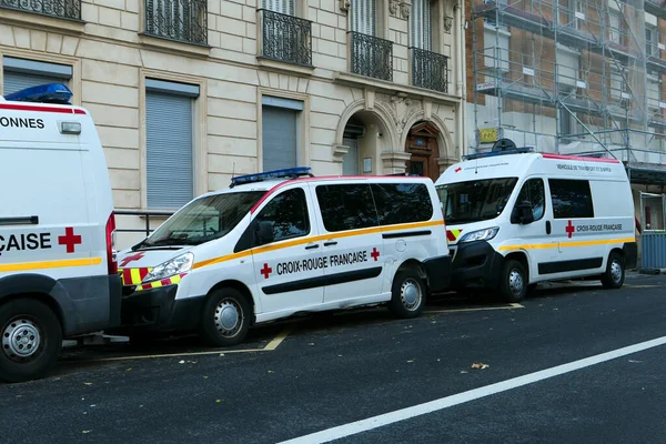 Παρίσι Γαλλία Οκτωβρίου 2020 Ασθενοφόρο Του Ερυθρού Σταυρού Για Διάσωση — Φωτογραφία Αρχείου