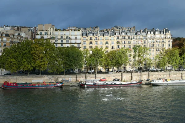 Παρίσι Γαλλία Οκτωβρίου 2020 Haussmann Style Κτίρια Μπαλκόνια Αποτέλεσμα Της — Φωτογραφία Αρχείου