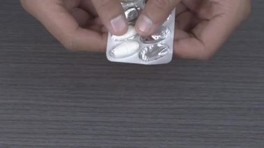 Medicamentos encima de la mesa