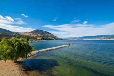 Dar foreland ile Okanagan gölü ve vadisi üzerinde muhteşem görünümü