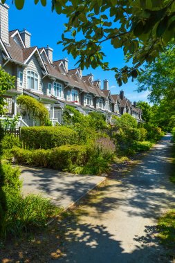 Vancouver, British Columbia, Kanada güneşli bir günde Konut townhouses.