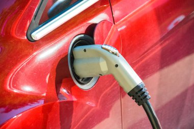 Elektrikli araç şarj. Ev şarj portu ve hızlı şarj SOC