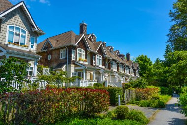 Vancouver, British Columbia, Kanada güneşli bir günde Konut townhouses.
