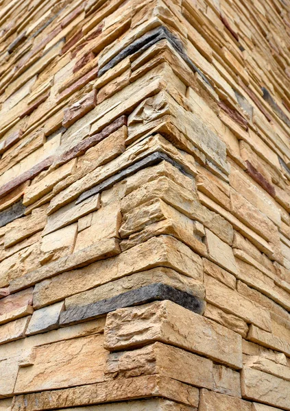 Esquina de las paredes de piedra hew. Corte piedra textura rústica . — Foto de Stock